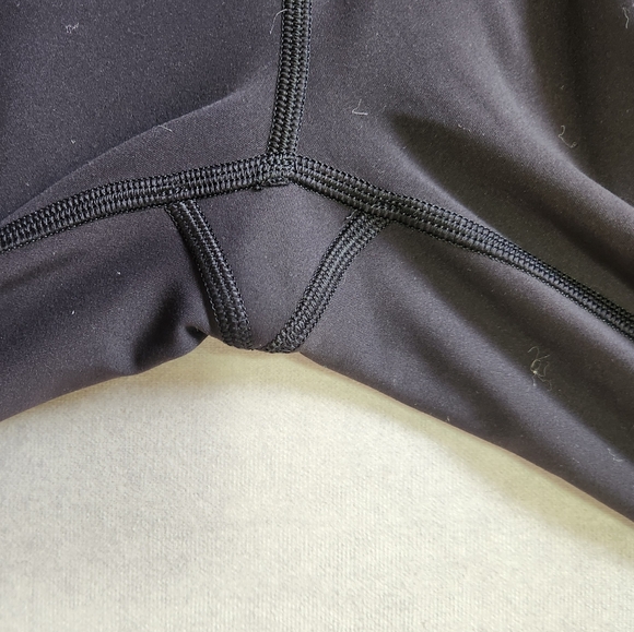 Lululemon In Movement Tight - 19" inseam, 3/4 length - Picture 4 of 12